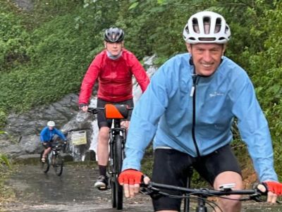 Peter Carey Cycling on the  tour with redspokes